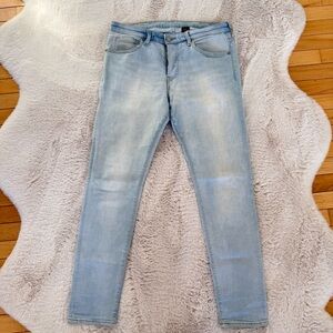 Men’s Light Wash Skinny Jeans